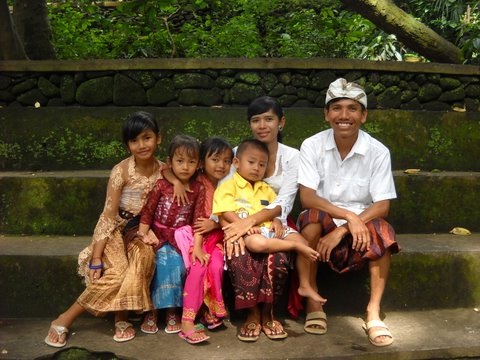 familyinmonkeyforest