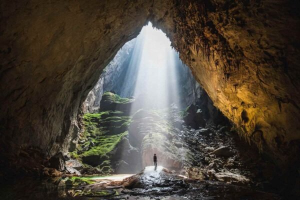 Menjelajahi Keajaiban Tersembunyi: Petualangan Cave Tubing yang Tak Terlupakan di Kalimantan