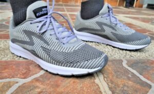 Review Sepatu Lari: Memilih Pendamping Terbaik untuk Setiap Kilometer