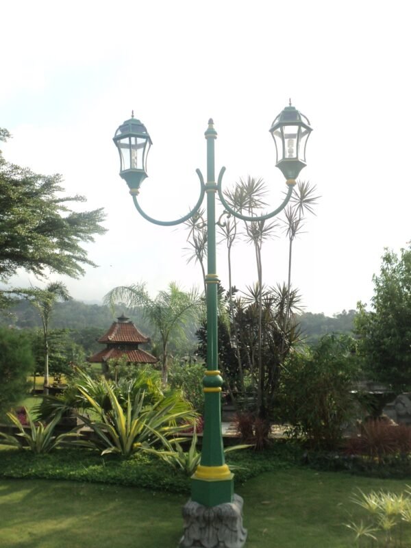 Menerangi Keindahan Malam: Panduan Lengkap Memilih Lampu Taman Terbaik untuk Rumah Anda