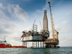 Harga Minyak Dunia Terkoreksi di Tengah Meningkatnya Stok Amerika Serikat